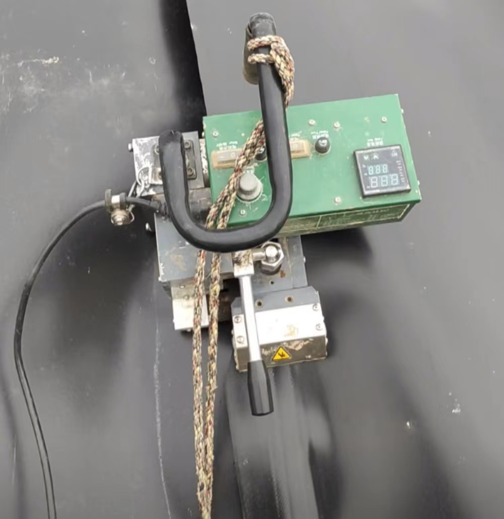 土工膜的鋪設(shè)和焊接