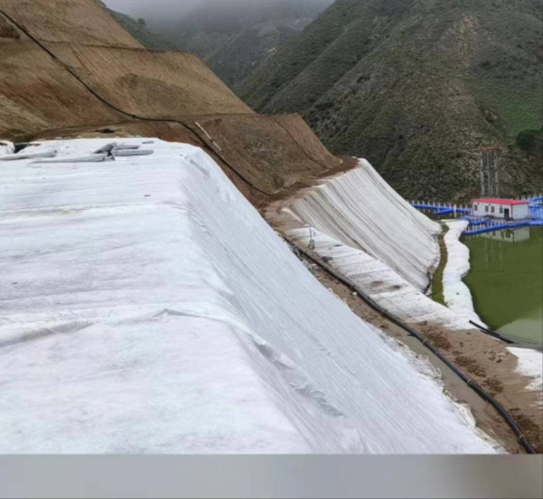 尾礦庫用復合土膜的施工流程